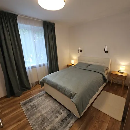 Arena Riverside Apartman *