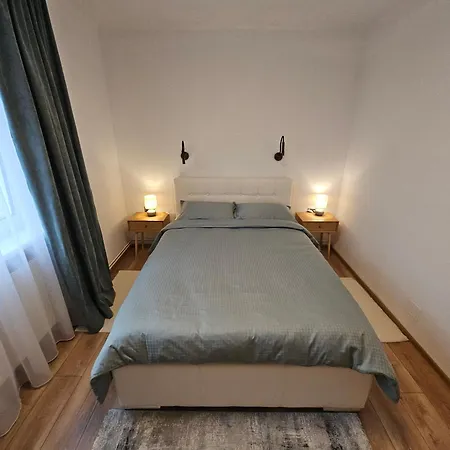 Arena Riverside Apartman *